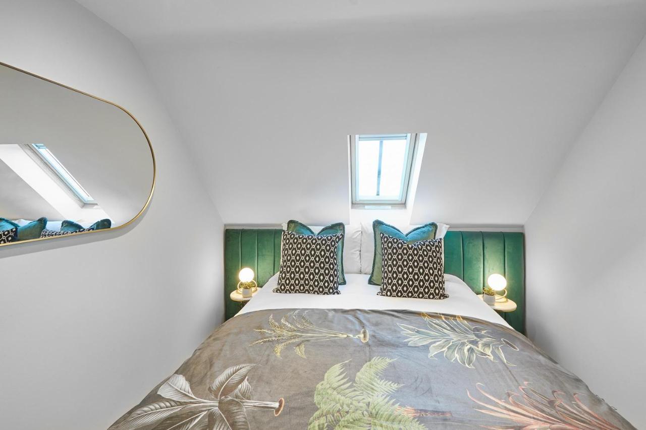 Host & Stay - Black Swan Mews Kaštela Exterior foto